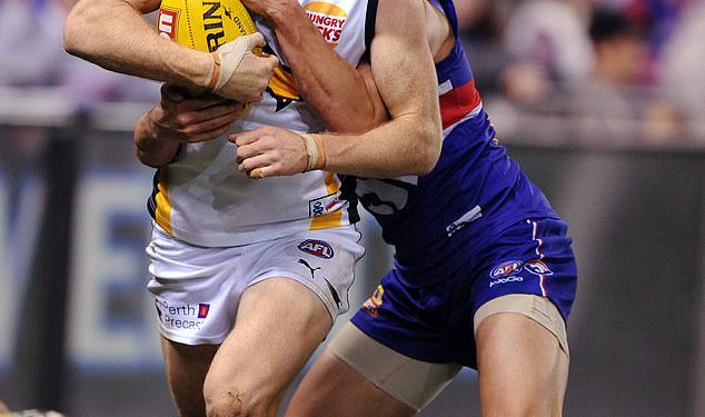 Zvijezda nesebičnog čina Adam Selwood planirao je nakon samoubojstva svog brata blizanca – kao što je poznata obitelj AFL -a u samo tri mjeseca ljuljala druga tragedija