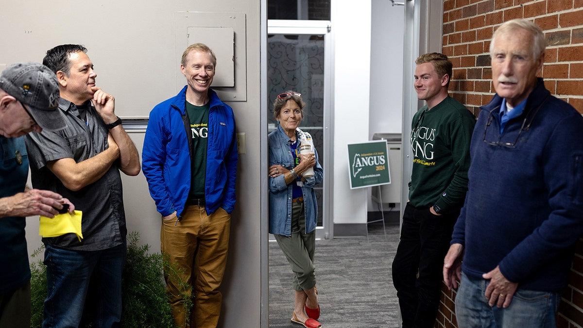 Senator Angus King, njegov sin Angus King III i drugi