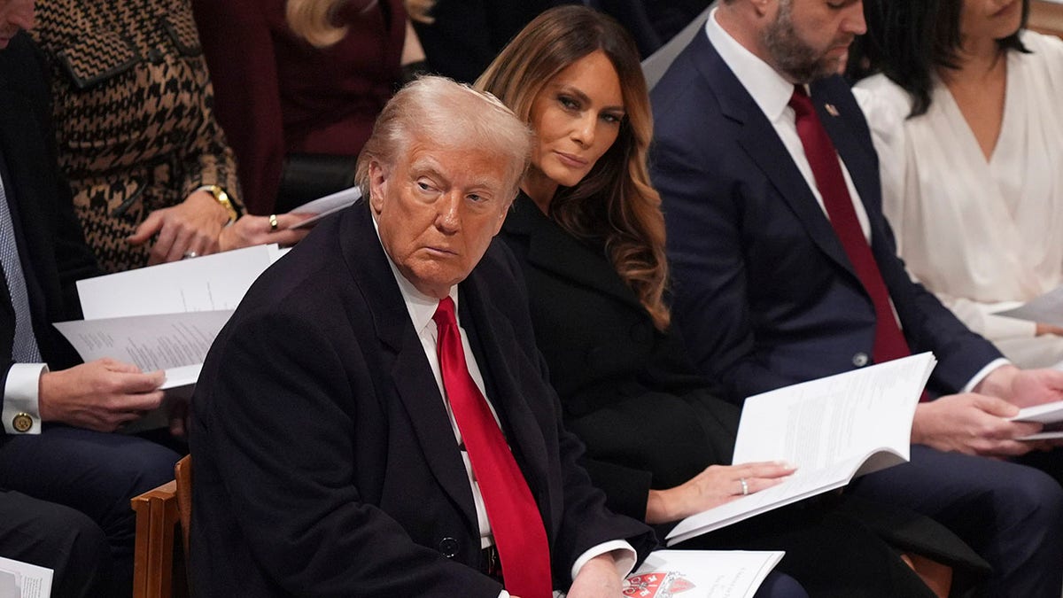 Trump i Melania tijekom nacionalne molitvene službe
