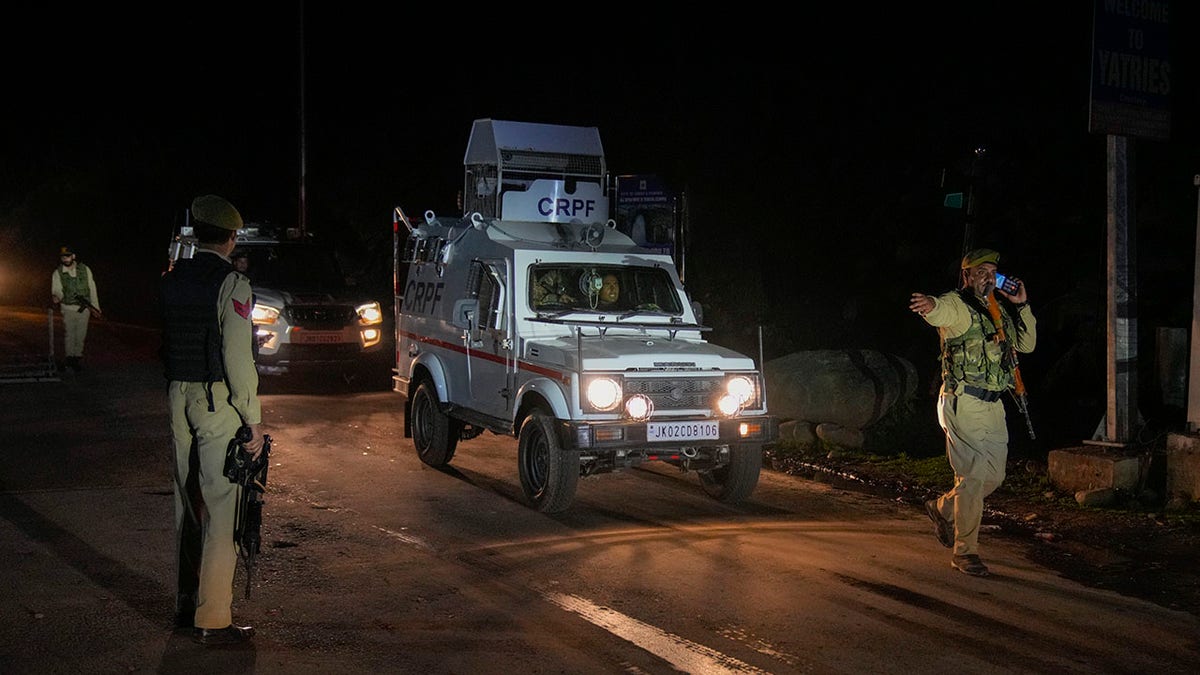 Kamion indijske policije u blizini Pahalgama