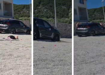 FOTO Nevjerojatna scena u Dalmaciji. Stranci ušli automobilom na plažu i zaglavili