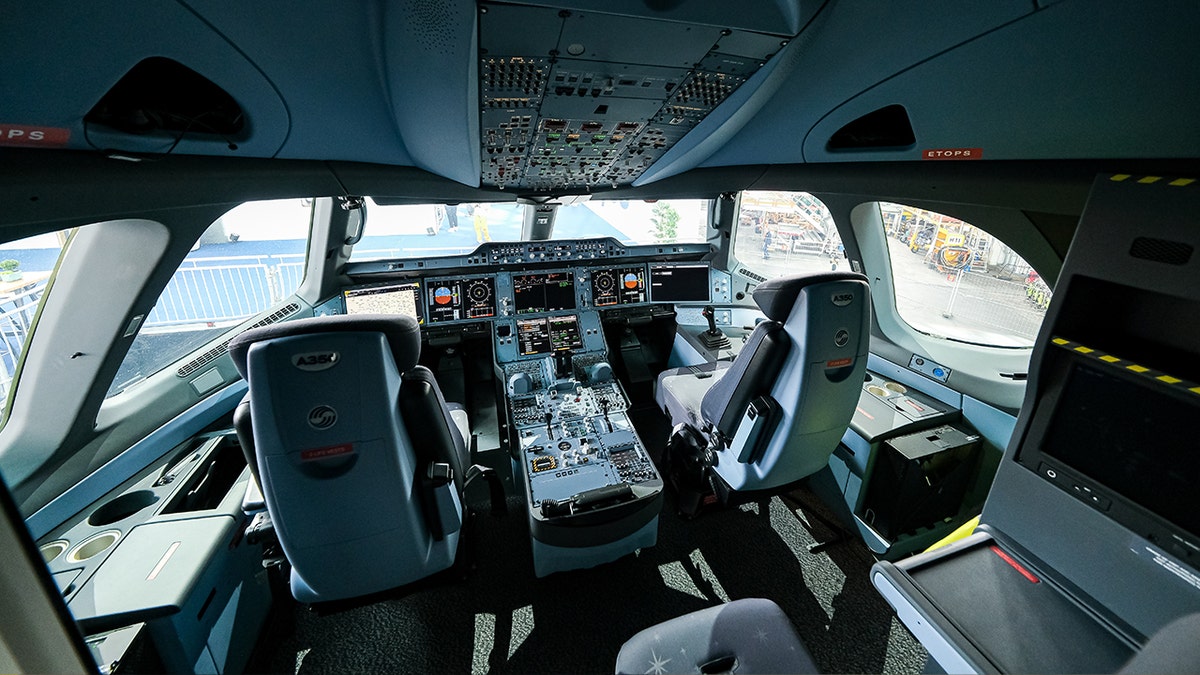 pilotska kabina lufthansa airbus a350