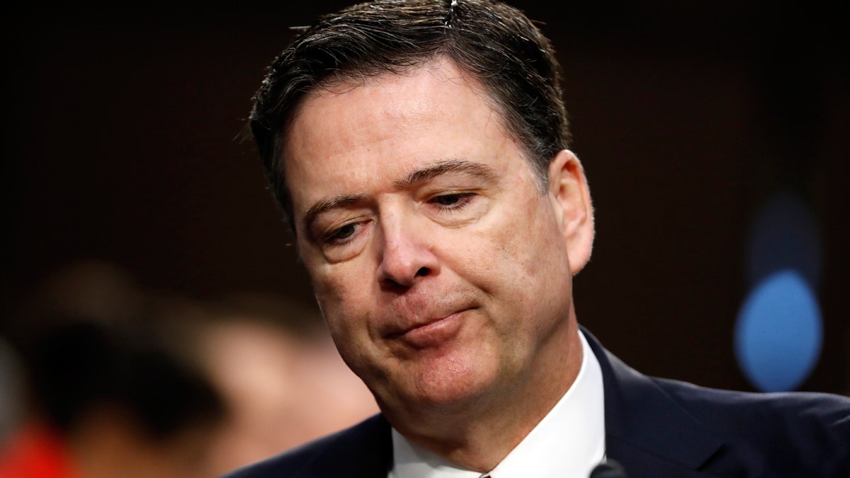 Direktor bivšeg FBI-ja James Comey objavio je Instagram fotografiju morskih školjki uređenih u brojevima "86 47" - koja je tumačena kao prijetnja životu predsjednika Donalda Trumpa.
