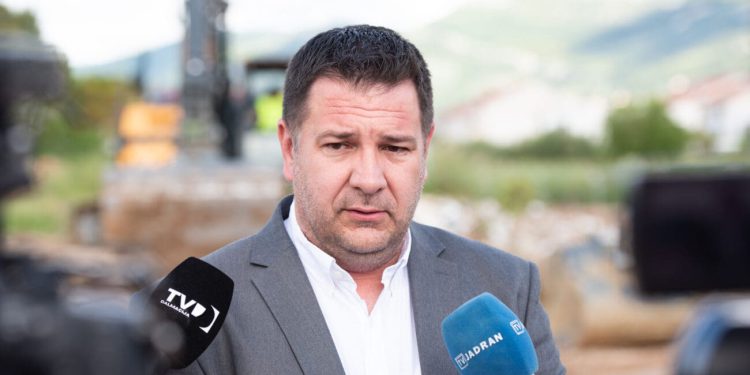 Gradonačelnik Kaštela odao počast Lukši Novaku: “Ostavio je neizbrisiv trag”