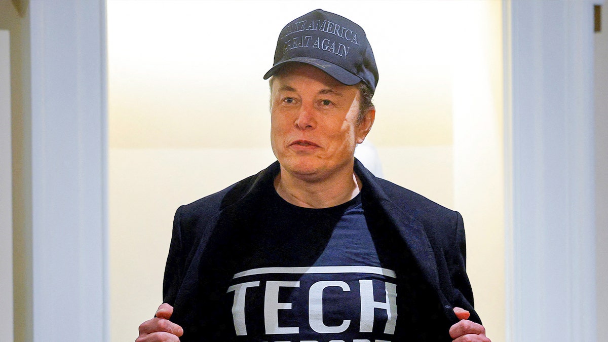 Elon Musk u "tehničar" košulja