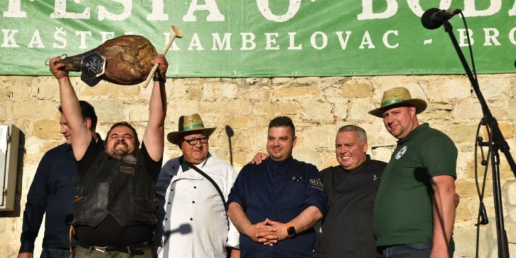 FEŠTA O’ BOBA U KAŠTELIMA Grand prix fešte osvojili puži s bobom, a najinovativnije jelo je pizza od boba