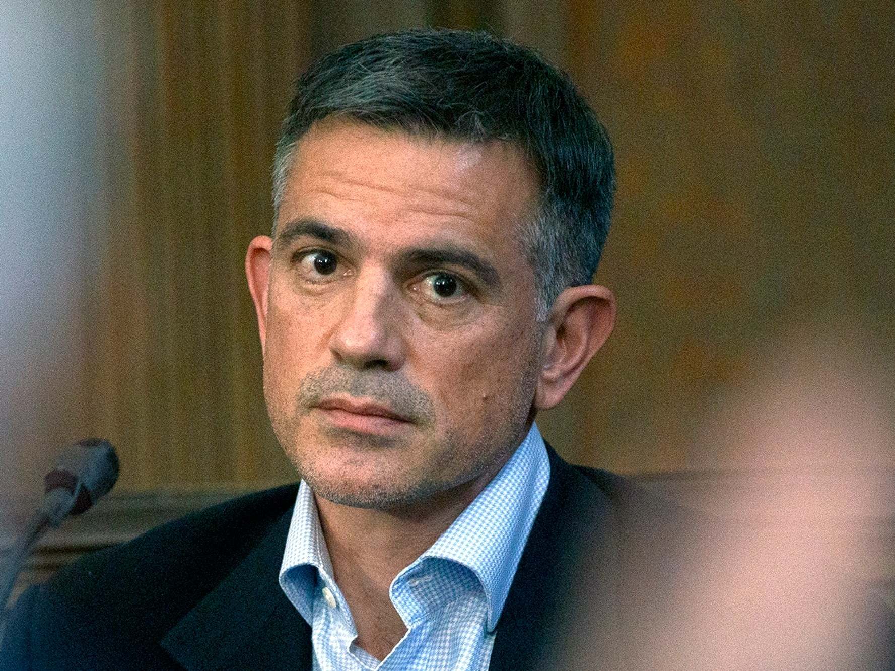 Fotis Dulos tijekom svjedočenja u građanskom slučaju u Hartford Superior Court u Hartfordu, Connecticut. Umro je samoubojstvom nakon što je optužen za ubojstvo
