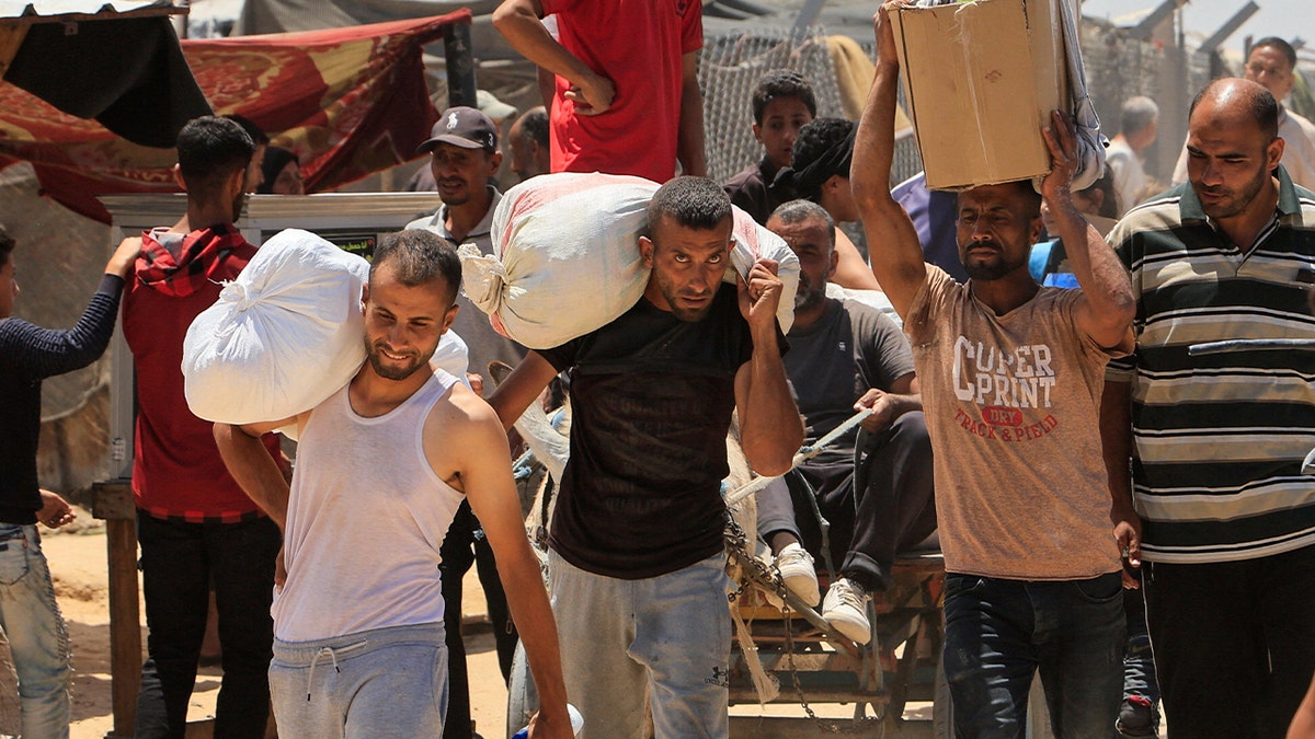 Gazani dobivaju pomoć od Humanitarne zaklade Gaze