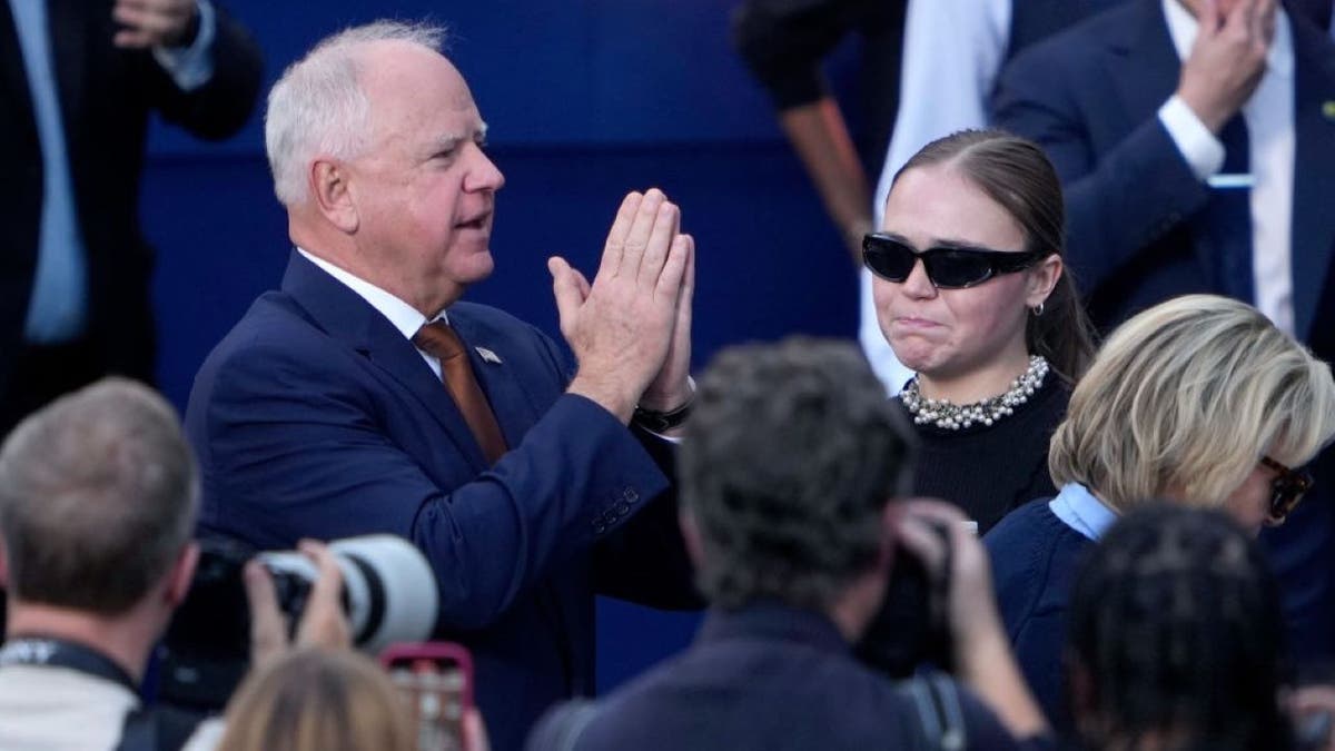 Vlada Minnesote Tim Walz i njegova kći Hope Walz.