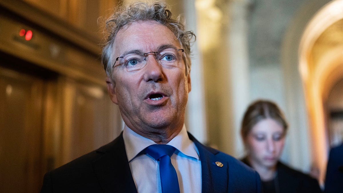 Rand Paul razgovara s novinarima u Kapitolu