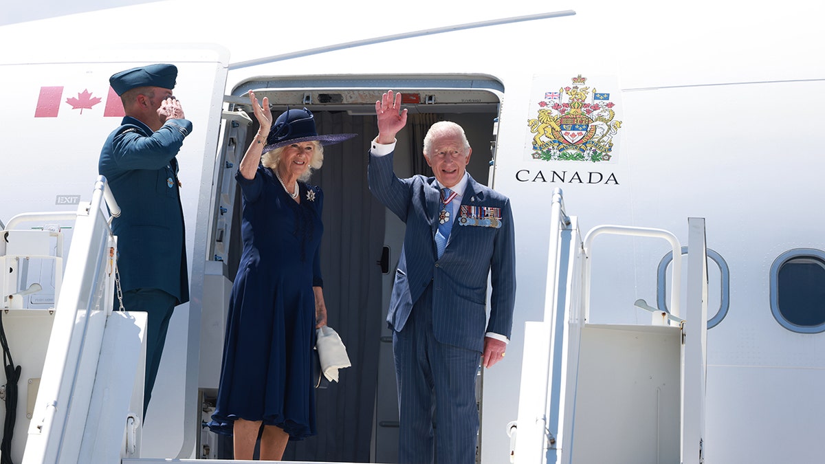 Kralj Karlo III i val kraljice Camilla