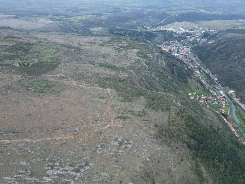 Građani Stoca protiv Solara, Komanje brdo