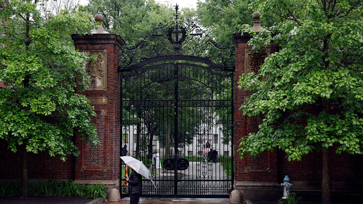 Harvard Gates u kišnom danu