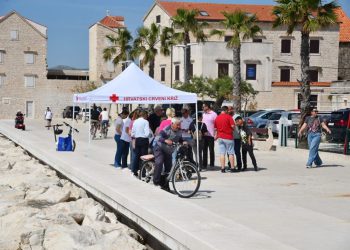 Kroz akciju “Malim koracima prevencije do očuvanja zdravlja” Kaštelani besplatno mjerili tlak i šećer