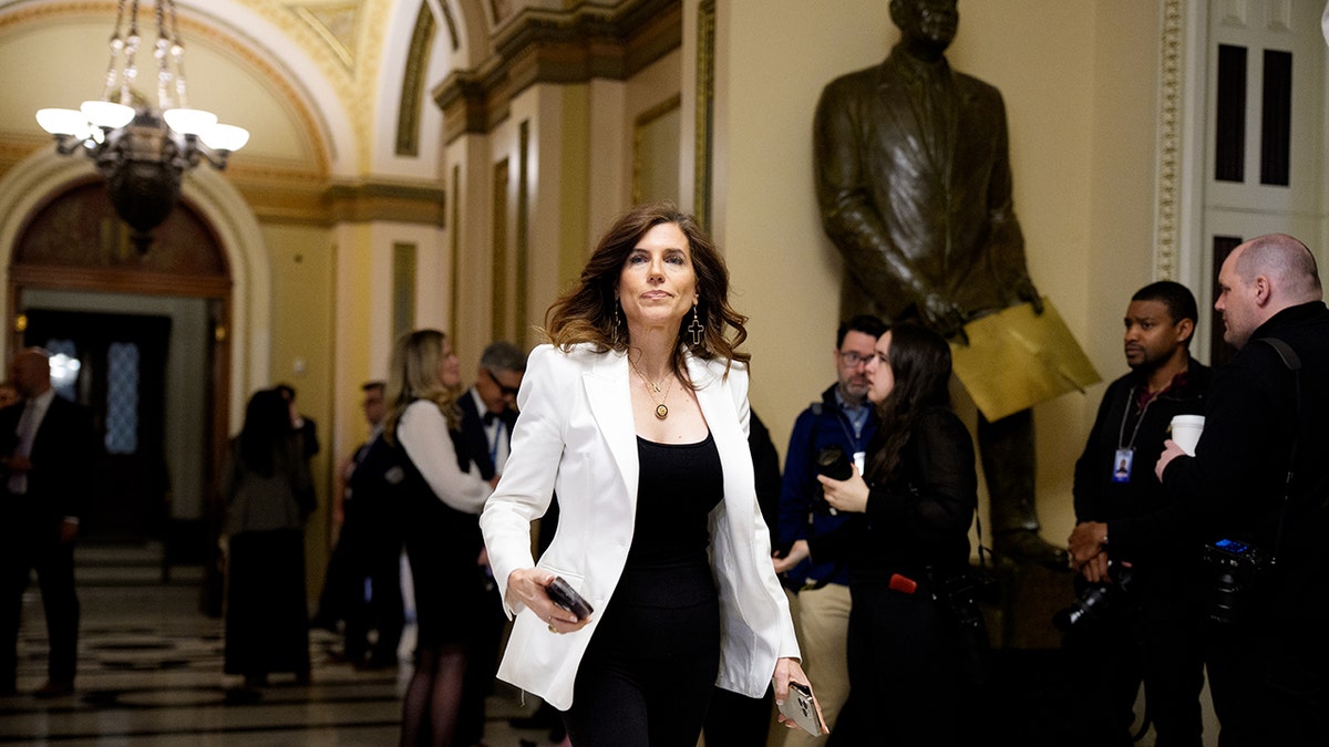 Mace prolazi kroz Kapitol