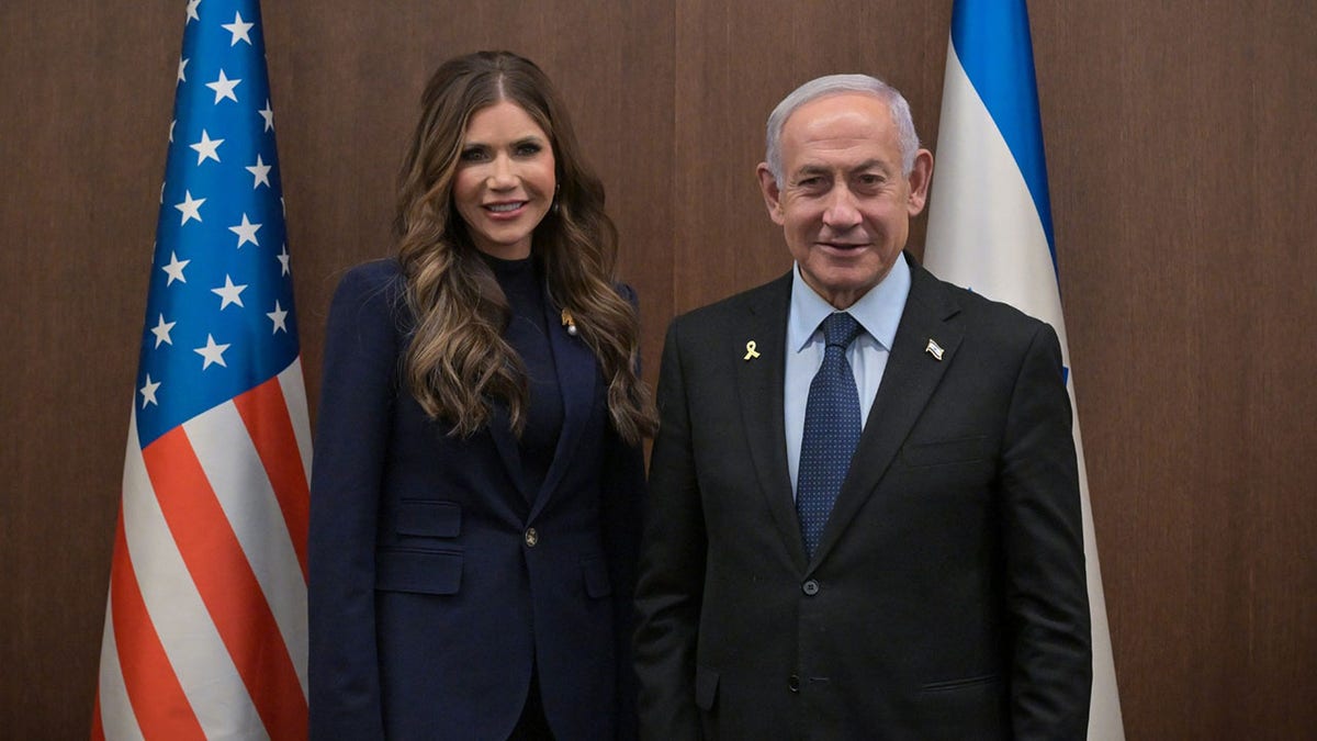 Tajnik za domovinsku sigurnost, Kristi Noem i izraelski premijer Benjamin Netanyahu sastaju se.