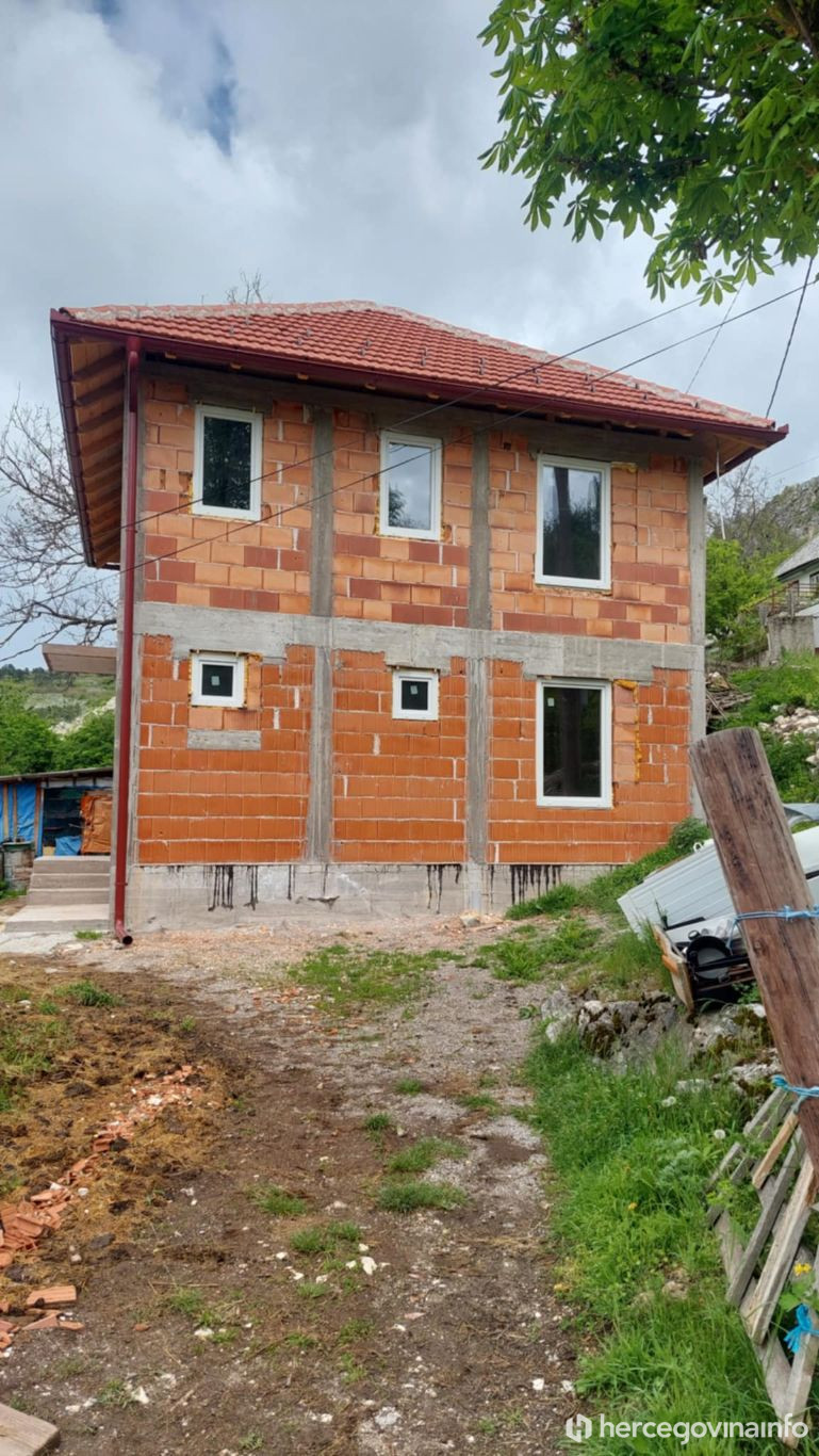 Obitelj Alčelebić iz Livna još čeka završetak kuće