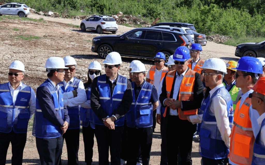 Polaganje kamena temeljca za solare, Komanje brdo
