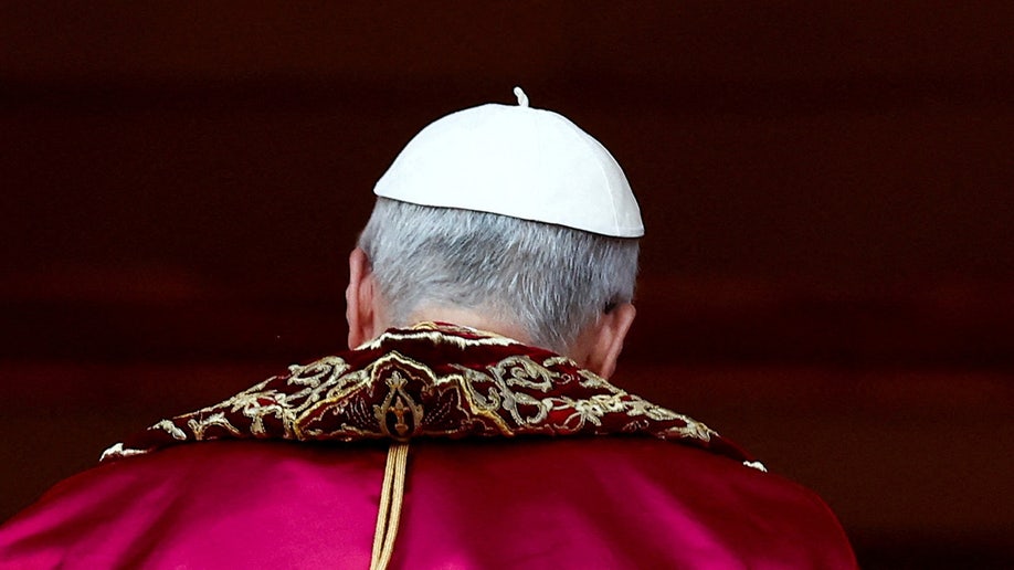 Papa Leo XIV na balkonu