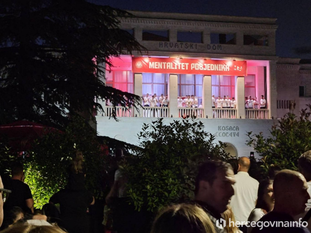 Proslava titule ispred Kosače