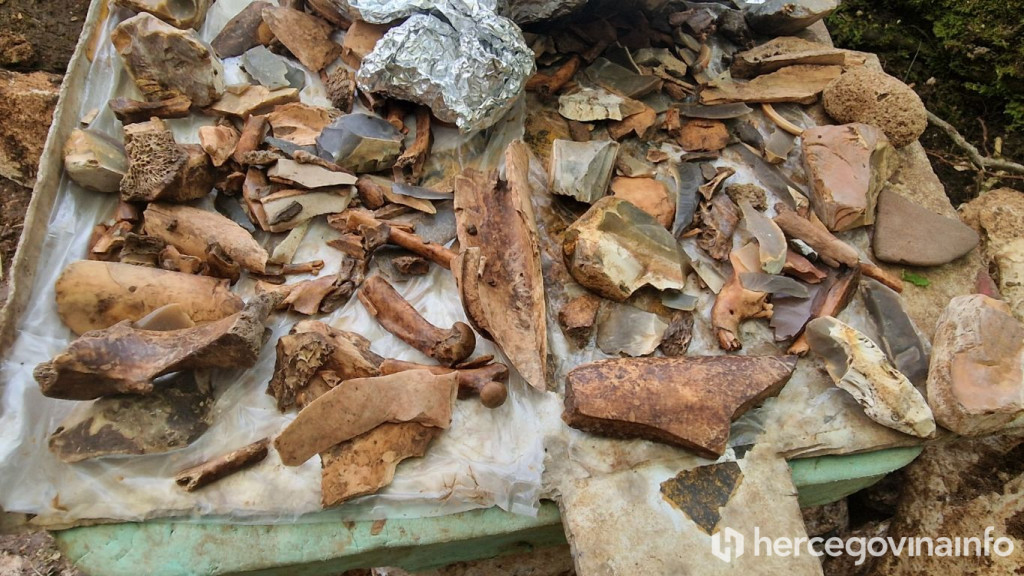 Ružina pećina kod Gacka