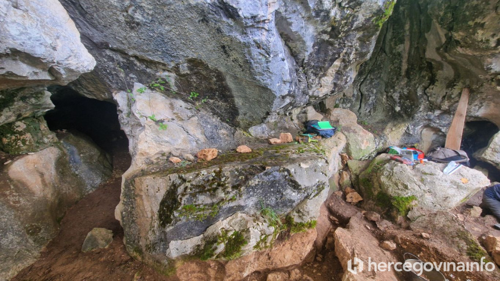 Ružina pećina kod Gacka