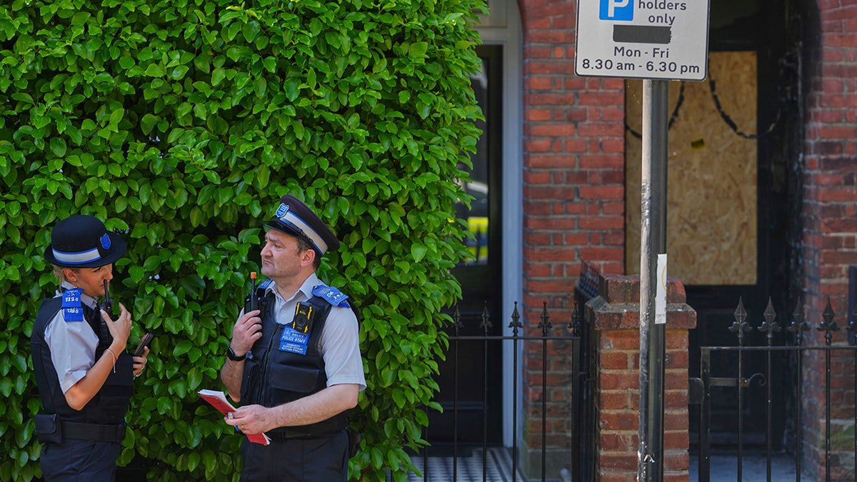 Policija izvan privatnog doma Keir Starmer u Londonu