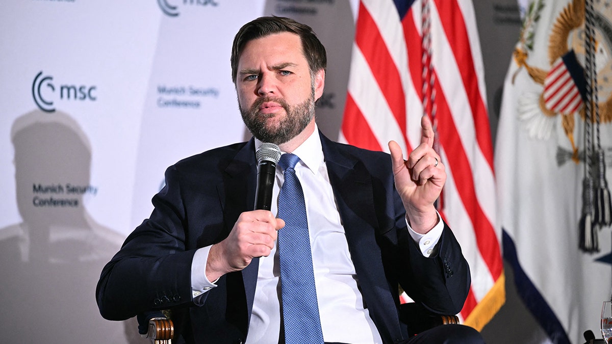 Vance na pozornici u DC -u