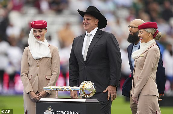 Former Australian cricketer Matthew Hayden, center, and former South African cricketer Hashim Amla, second right, pose with the winners trophy ahead of the World Test Championship final between South Africa and Australia at Lord's cricket ground in London, Wednesday, June 11, 2025. (AP Photo/Kirsty Wigglesworth)