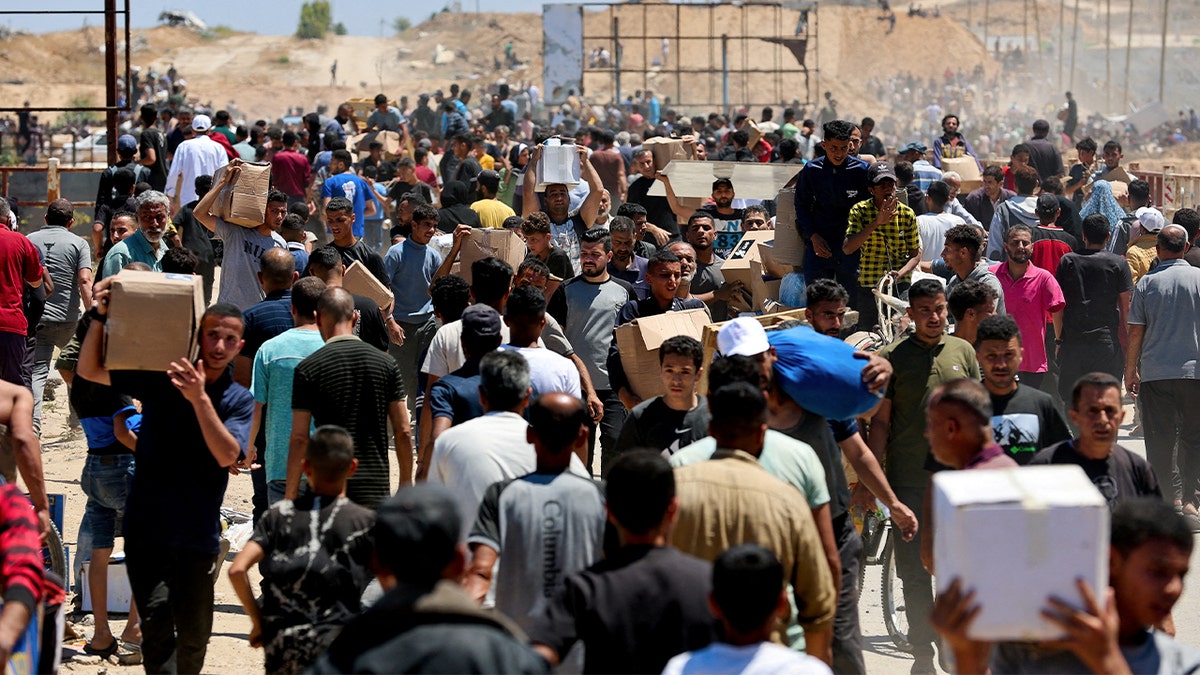 Palestinci s humanitarnom pomoći