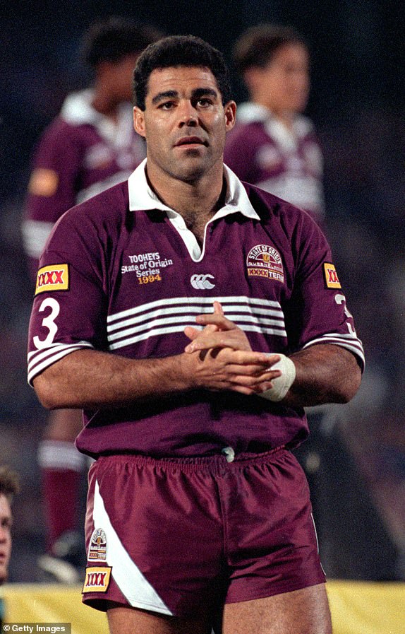 14818843 Zašto država podrijetla nikada neće biti dobra kao prije Brisbanea, Australija - 20. lipnja: Mal Meninga Maroonsa gleda prije početka utakmice treće utakmice ARL State of Origin između Queensland Maroonsa i New South Wales Bluesa u Lang Parku 20. lipnja 1994. u Australiji. (Foto po Getty Images)