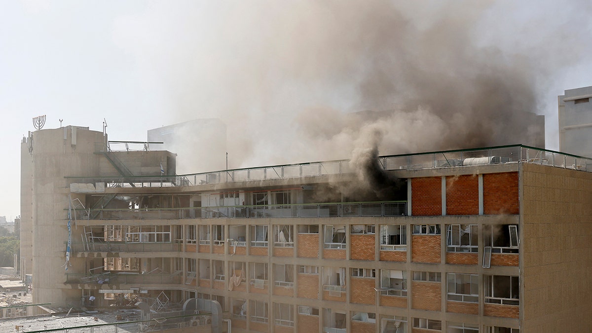 Dim se iz bolnice Soroka u Izraelu 19. lipnja 2025