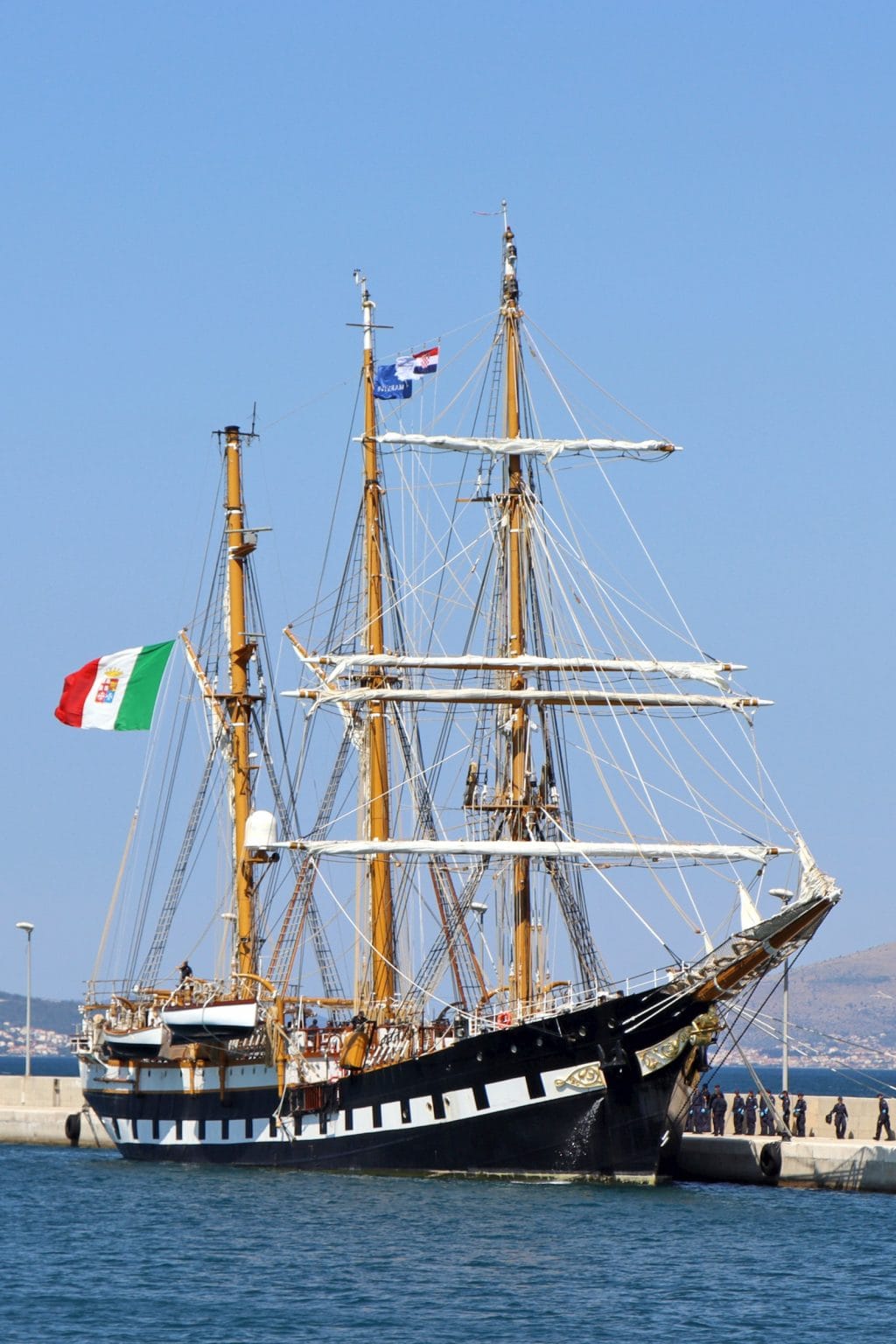 Posjet talijanskog školskog jedrenjaka “PALINURO” HRM-u