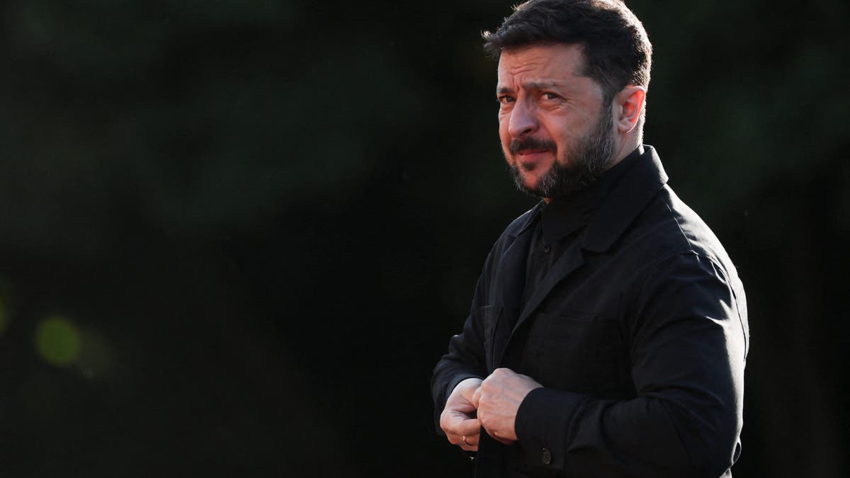 Ukrajinski predsjednik Volodymyr Zelenskiy stiže na večeru za glave država NATO-a i vlade koju su domaćini nizozemski kralj Willem-Alexander i nizozemska kraljica Maxima, na stranama nastanka NATO-a, u palači Ten Bosch u Haagu, Nizozemska, 2025.