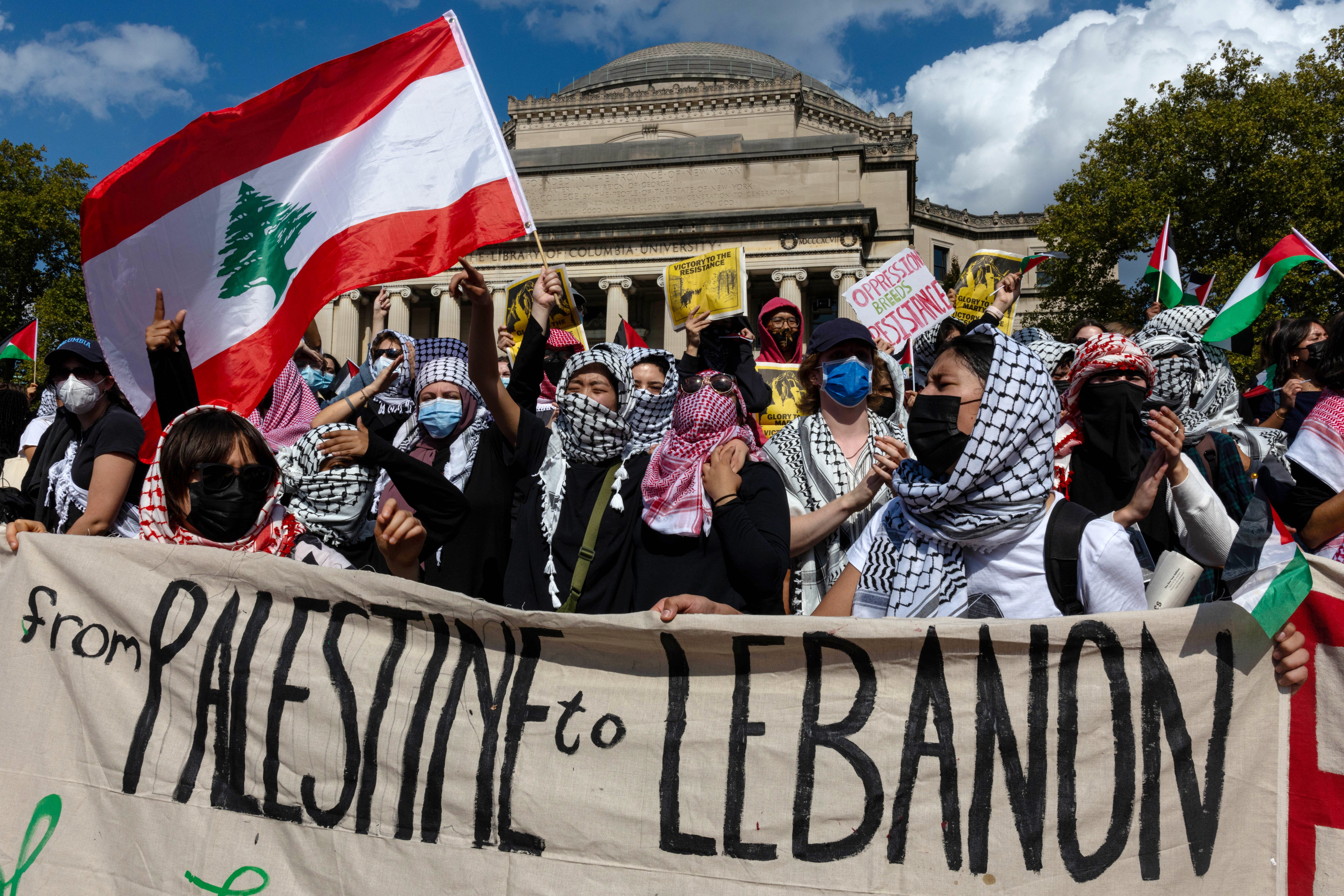 Sveučilišta u cijeloj zemlji preselila su se kako bi ograničile protestne aktivnosti i zabranile maske za lice uslijed raširenih Palestinskih prosvjeda 2023. i 2024.