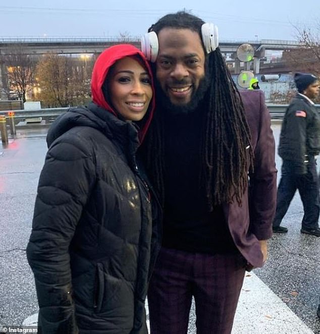 Sherman je viđen zajedno sa svojom suprugom Ashley, koju zaslužuje zaštitu njihove djece