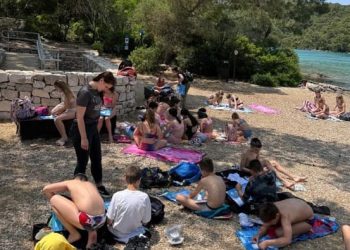 KUPANJE I UČENJE Nacionalni par Mljet educirao učenike: "Širimo svijest o očuvanju morskog okoliša!"