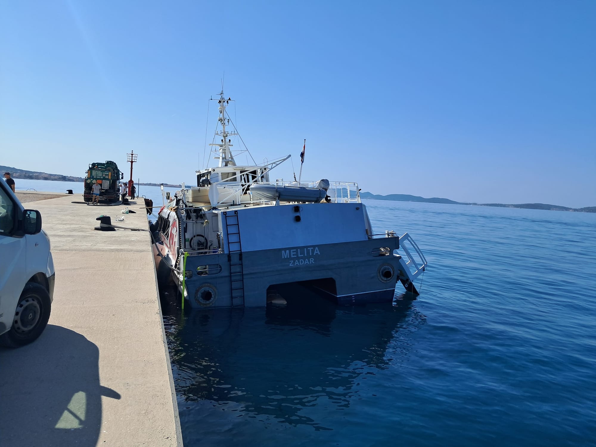 Trebalo im je tri dana, a havarija se dogodila ispred luke! Ministarstvo mora objavilo fotografije napokon privezane Melite