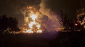Ogromna plamen nakon Izraela udara ulje u Teheranu (videozapisi)