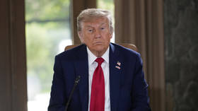 Trump upozorava 'svima' da bježe od Teherana