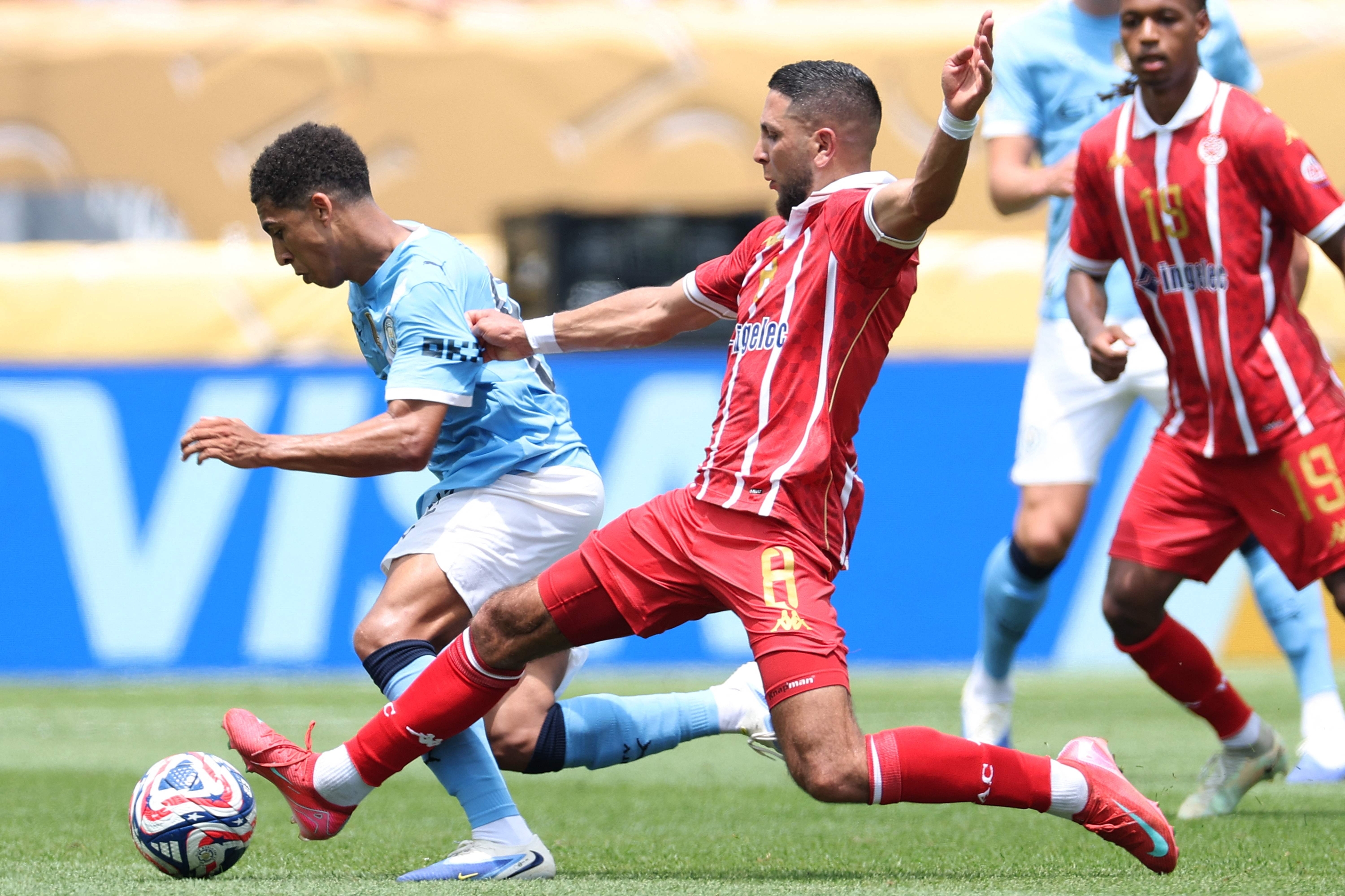 Brazilski veznjak Manchester Cityja br. 26 Savinho (l) bori se za loptu s nizozemskim napadačem Wac Casablanca #08 Mohamed Rayhi tijekom nogometnog meča FIFA kluba 2025. Grupe G između Engleskog grada Manchester -a i Afria Afria Afroln, u Lincoln, u Philadeln, u Philadeln, u Philadeln, u Lincoln Finalphu u Philadeln, u Lincoln Finalphu u Philadeln, u Philphiumu, u Lincoln, u Lincoln Finalph, u Lincoln Finalph, u Lincoln, u Lincoln, u Lincoln, u Lincoln, u Lincoln, u Lincoln, u Lincoln, u LIFAU -u.