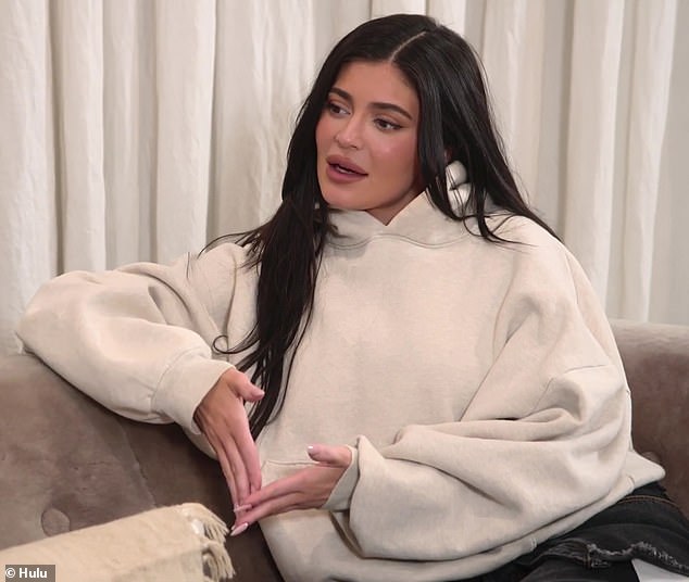 2023. godine rekla je BFF -u Stassie Karanikolaou da je požalila zbog postupka i mislila da su joj originalne grudi 