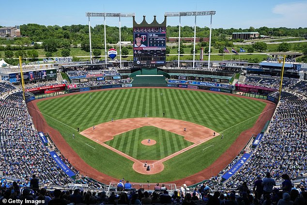 Kansas City Royals također se temelje na sportskom kompleksu Truman, ali mogu i otići