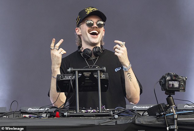 Dipierdomenitico je otkrio vrhunski DJ Dom Dolla (na slici) saznao je da odlazi na grčki otok Mykonos i zamolio ga da dođe na njegovu show