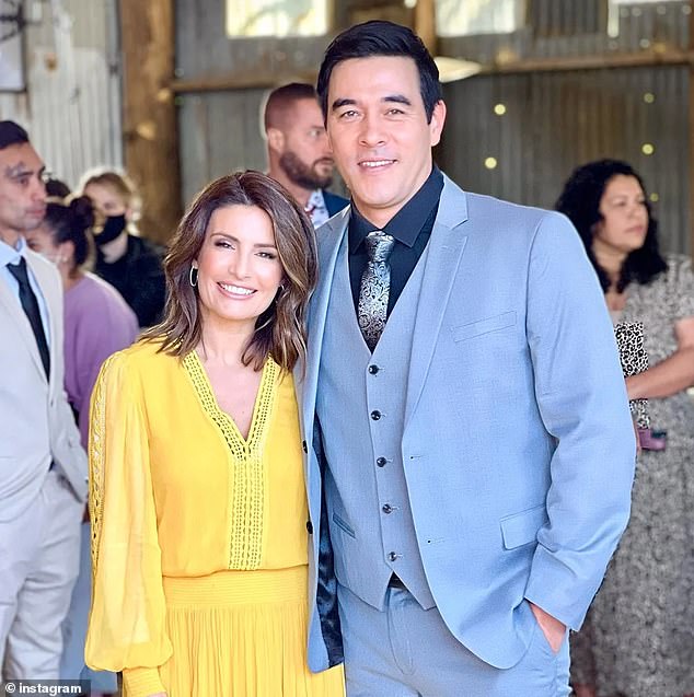 James je nastavio sa svojim domom i suovnicom Adom Nicodemou. Oboje na slici