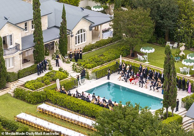 Fitness influencer, 30, i bivša zvijezda Love Island Australia, 29 godina, vezali su čvor u prekrasnoj ceremoniji u Chateau du Soleil u Byron Bayu, okruženi obiteljima i prijateljima 23. studenog