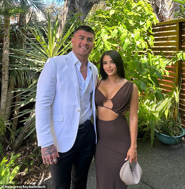 Kayla i Best upoznali su se putem društvenih medija. Ona naziva zvijezdu Newcastle Knights 