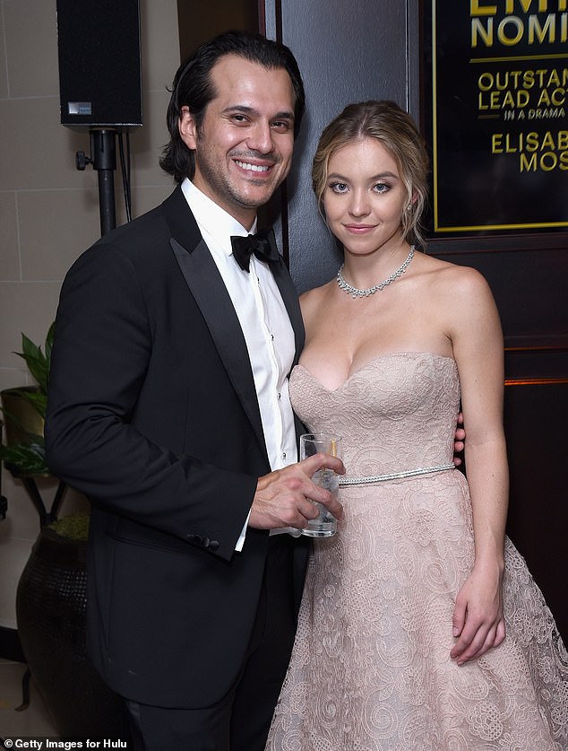 Sydney (27) i Jonathan (41) započeli su druženje 2018. godine i zaručili se 2022. godine, ali su svoju romansu u velikoj mjeri držali iz javnosti; Na slici 2018. godine