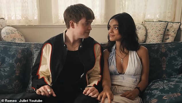 Snjegovitana zvijezda bila je snupljena zbog svog debita na Broadwayu u oživljavanju Romea i Julije u kojoj je glumila komplet Heartstopper -a Connor