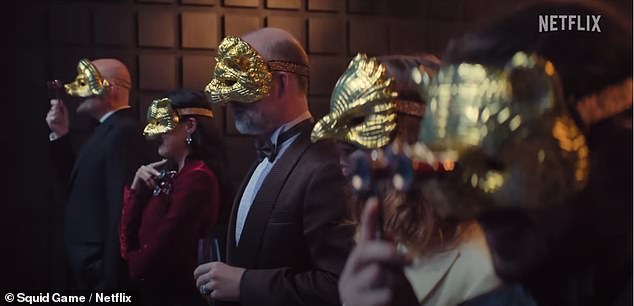 Maskirani VIP likovi (na slici), predstavljeni u devet dijelu prve serije, ali ne i sedam epizoda drugog, bili su anonimni bogati gledatelji koje su igre dizajnirane za